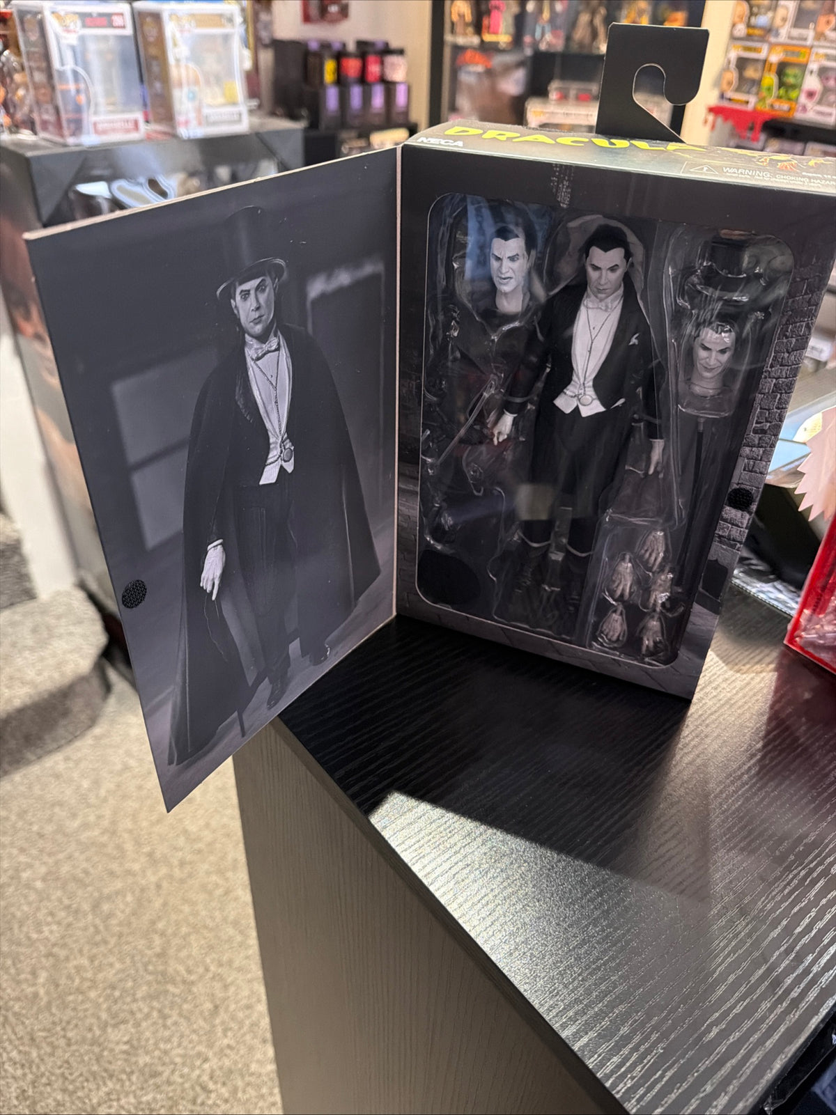 NECA Universal Monsters Ultimate Count Dracula Figure