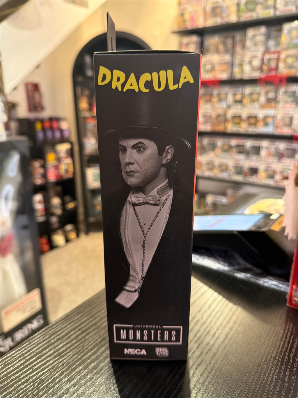 NECA Universal Monsters Ultimate Count Dracula Figure