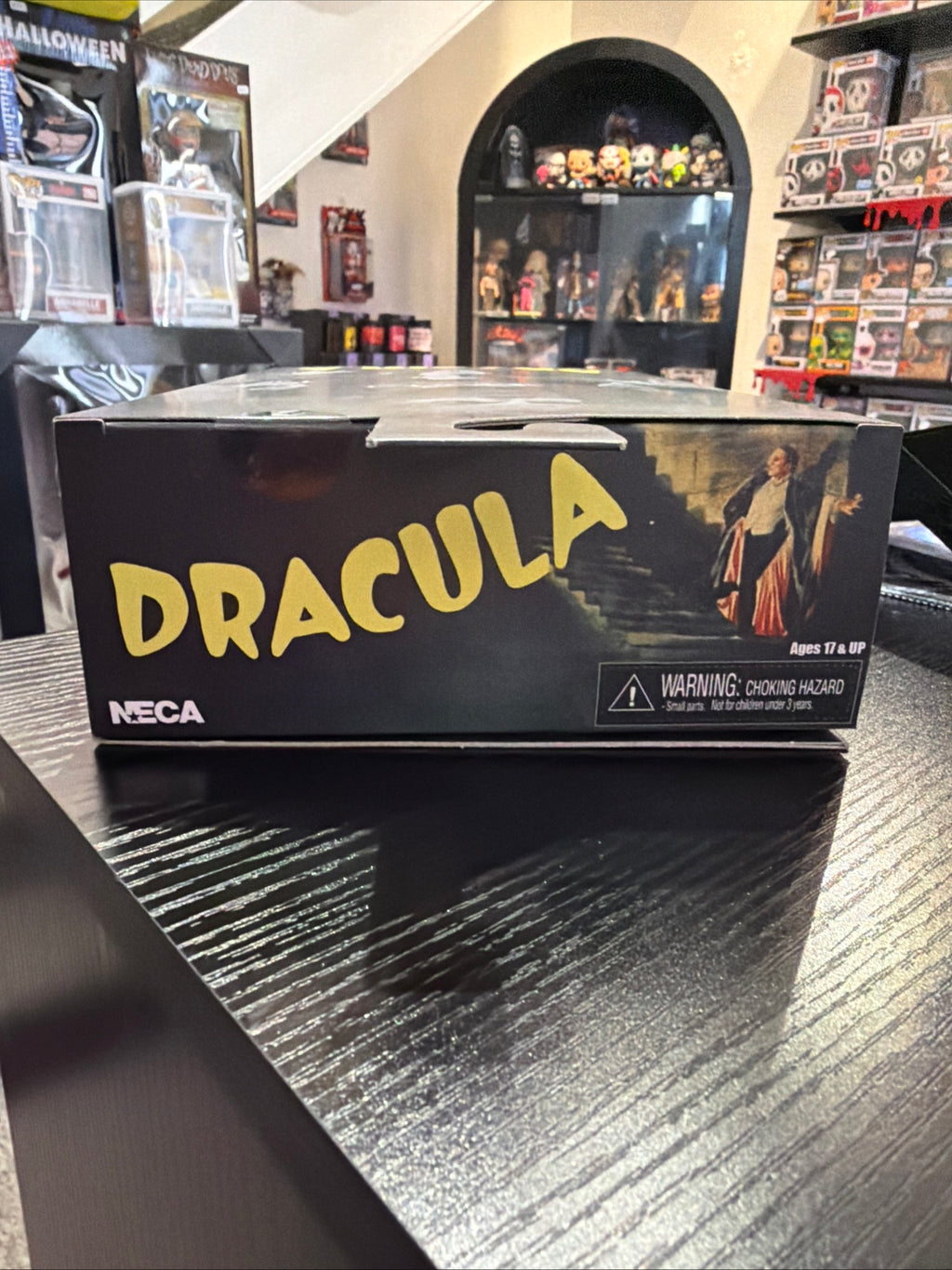 NECA Universal Monsters Ultimate Count Dracula Figure