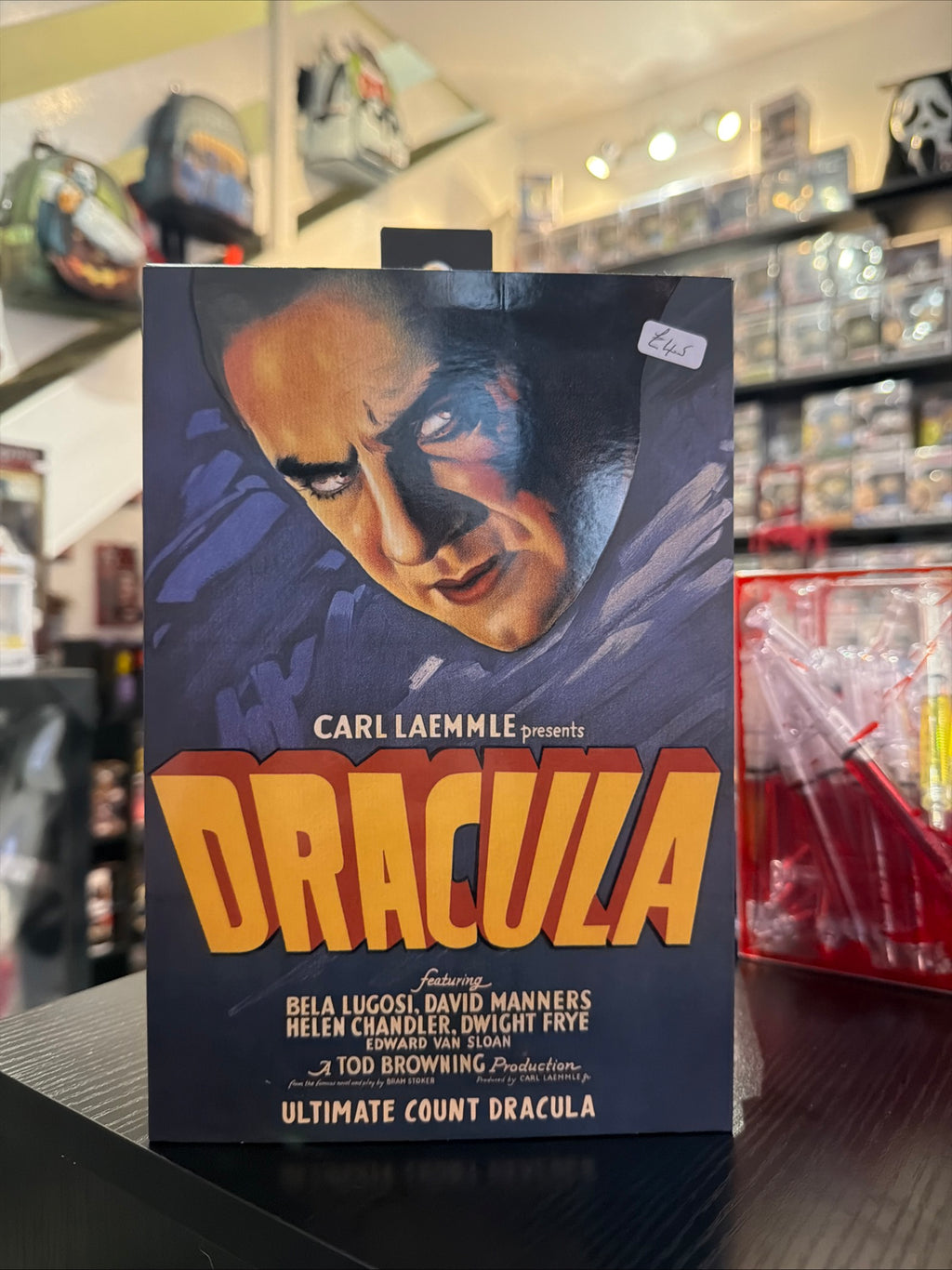 Neca Universal Monsters Dracula Figure