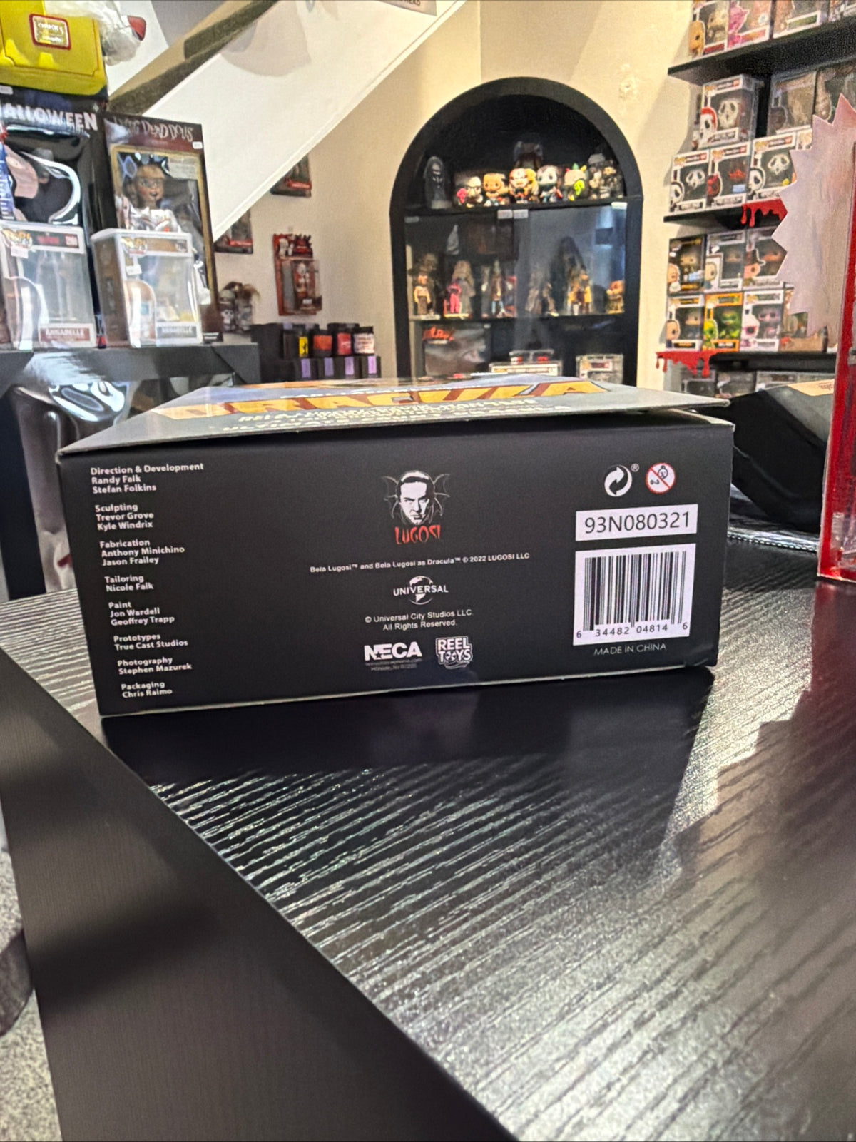 Neca Universal Monsters Dracula Figure