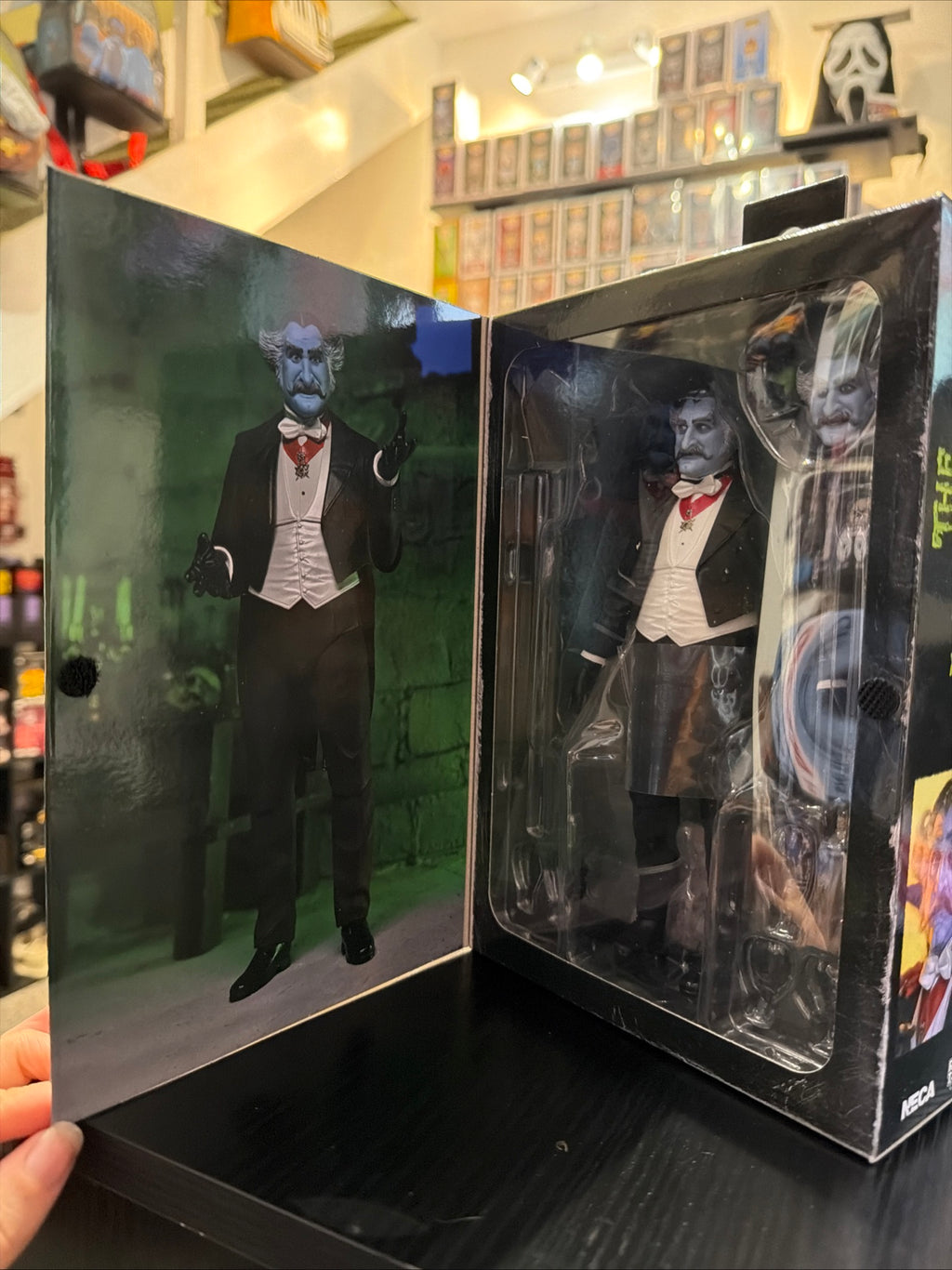 NECA The Munsters Ultimate The Count Figure