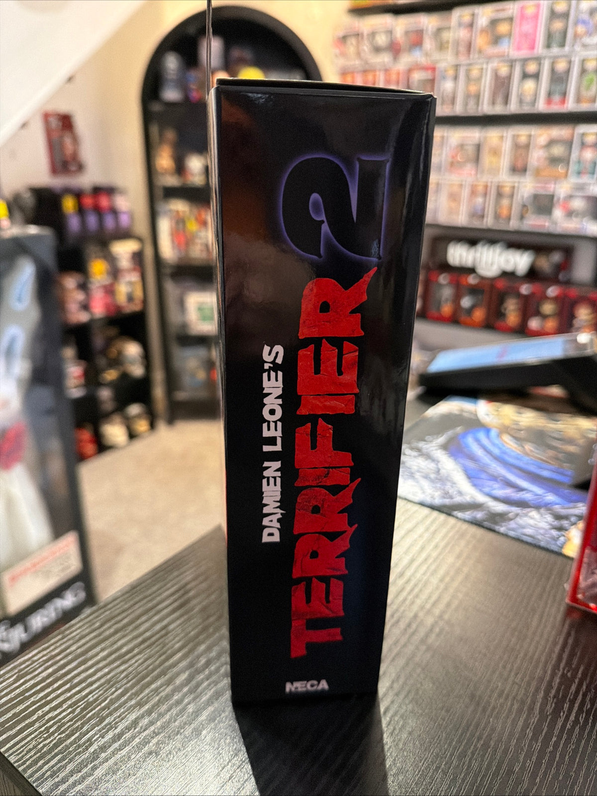 NECA Damien Leone’s Terrifier 2 Ultimate Art The Clown (Blood Splatter)