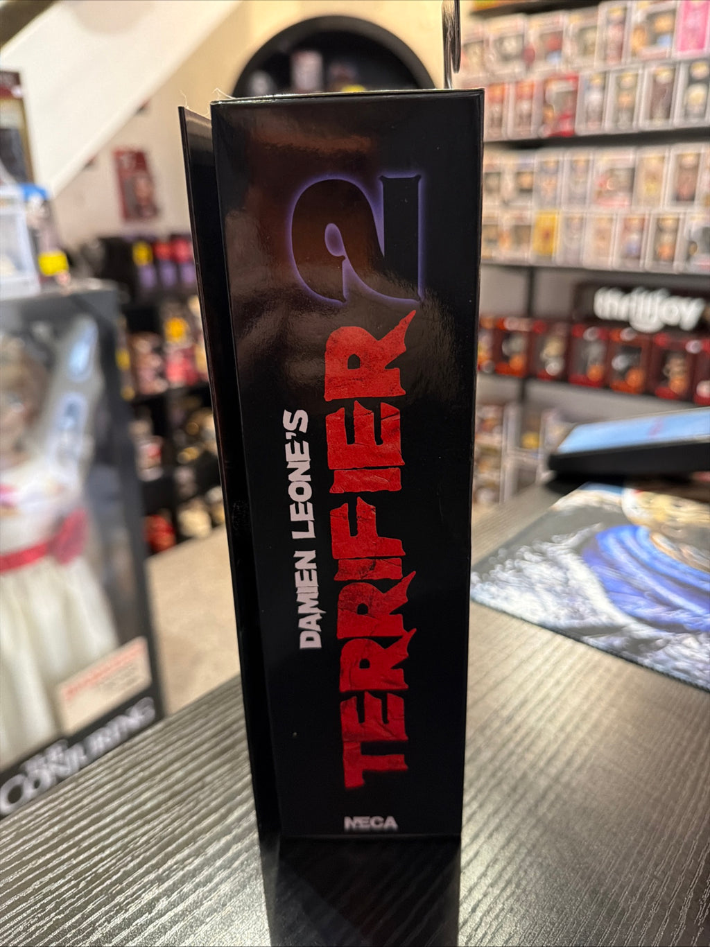 NECA Damien Leone’s Terrifier 2 Ultimate Art The Clown (Blood Splatter)