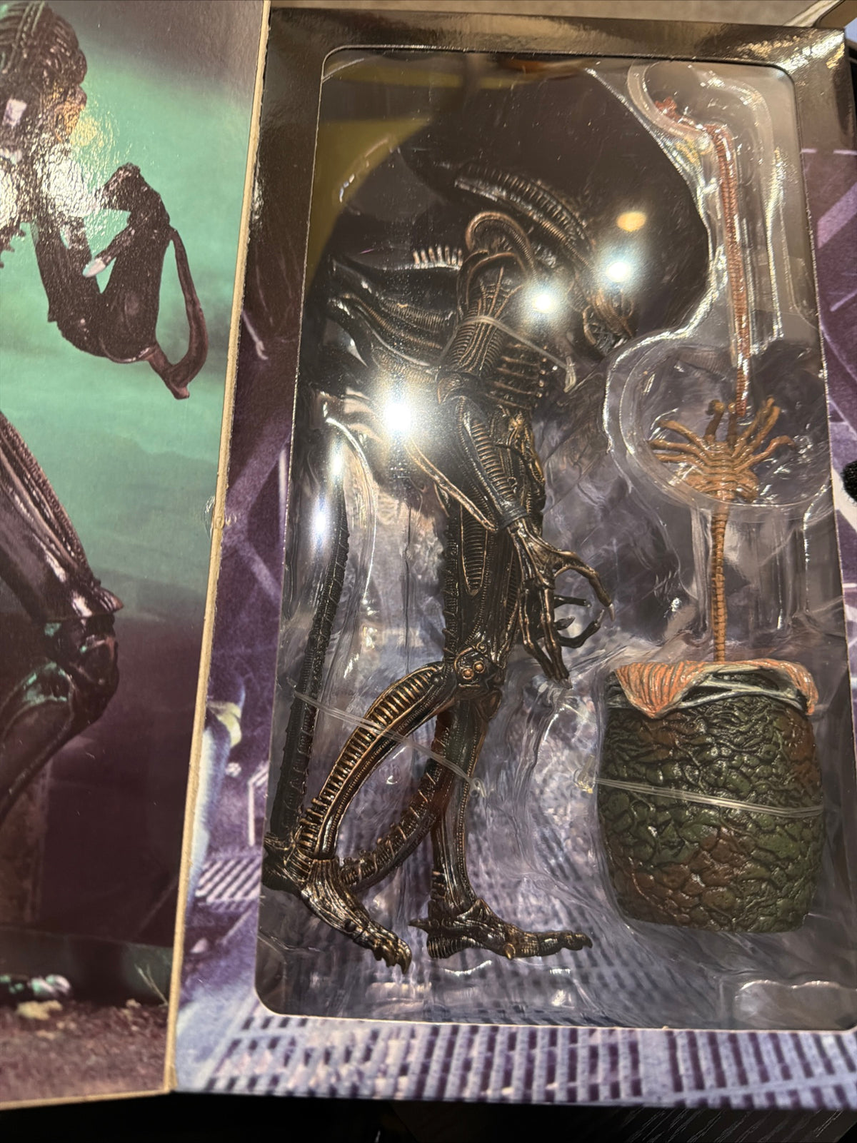 NECA Aliens Ultimate Brown Alien Warrior 7” Figure