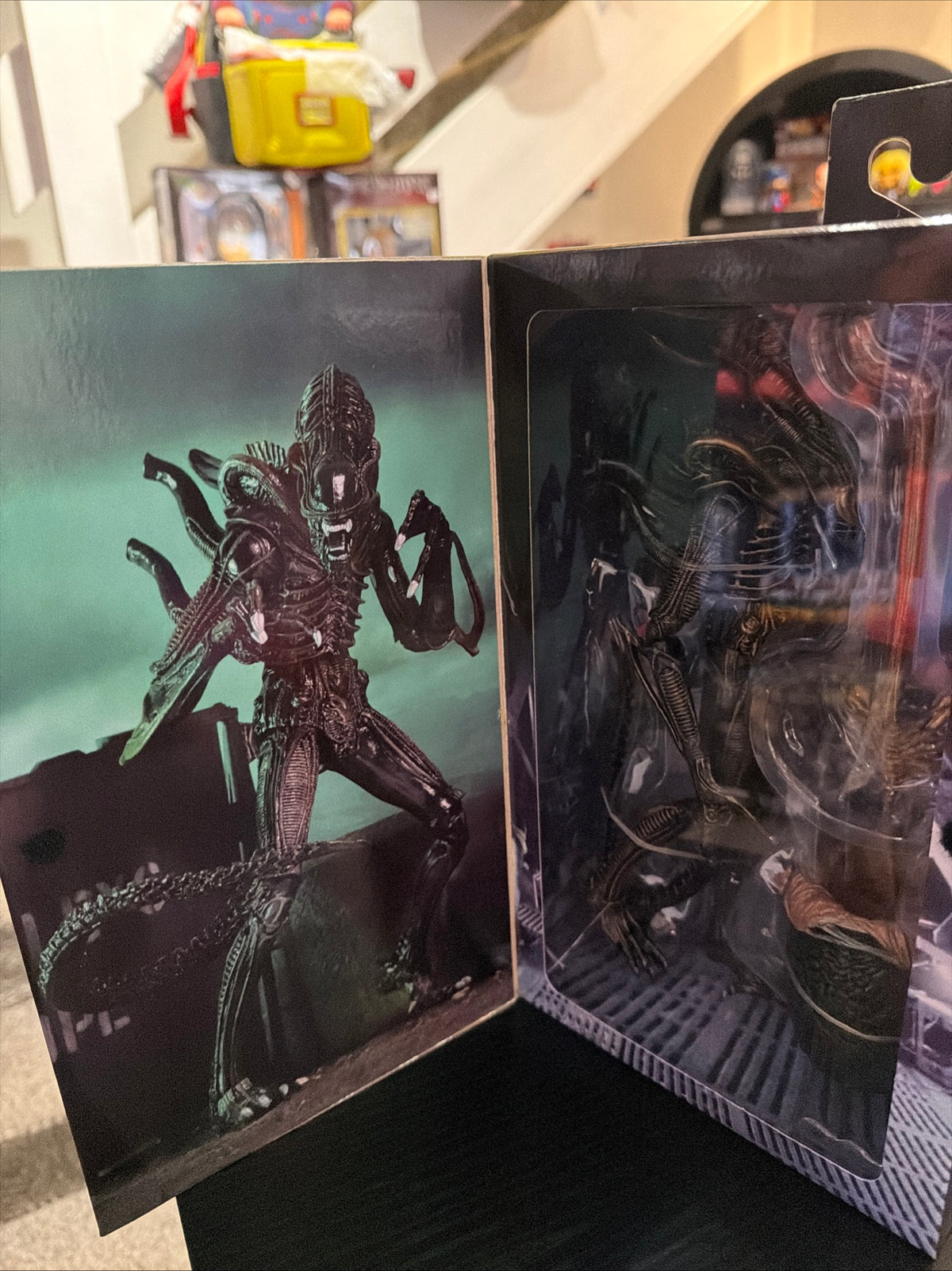 NECA Aliens Ultimate Brown Alien Warrior 7” Figure