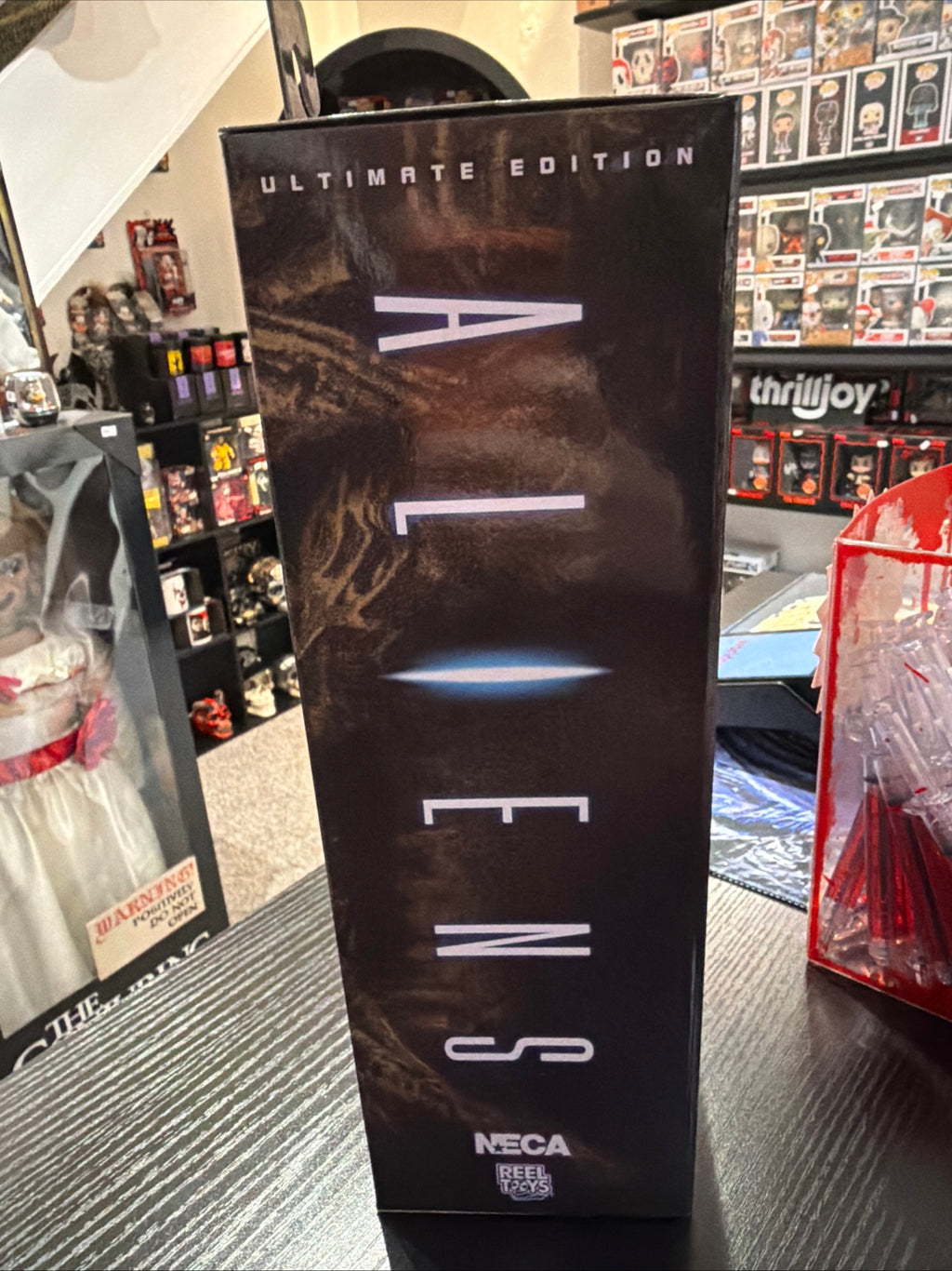 NECA Aliens Ultimate Brown Alien Warrior 7” Figure