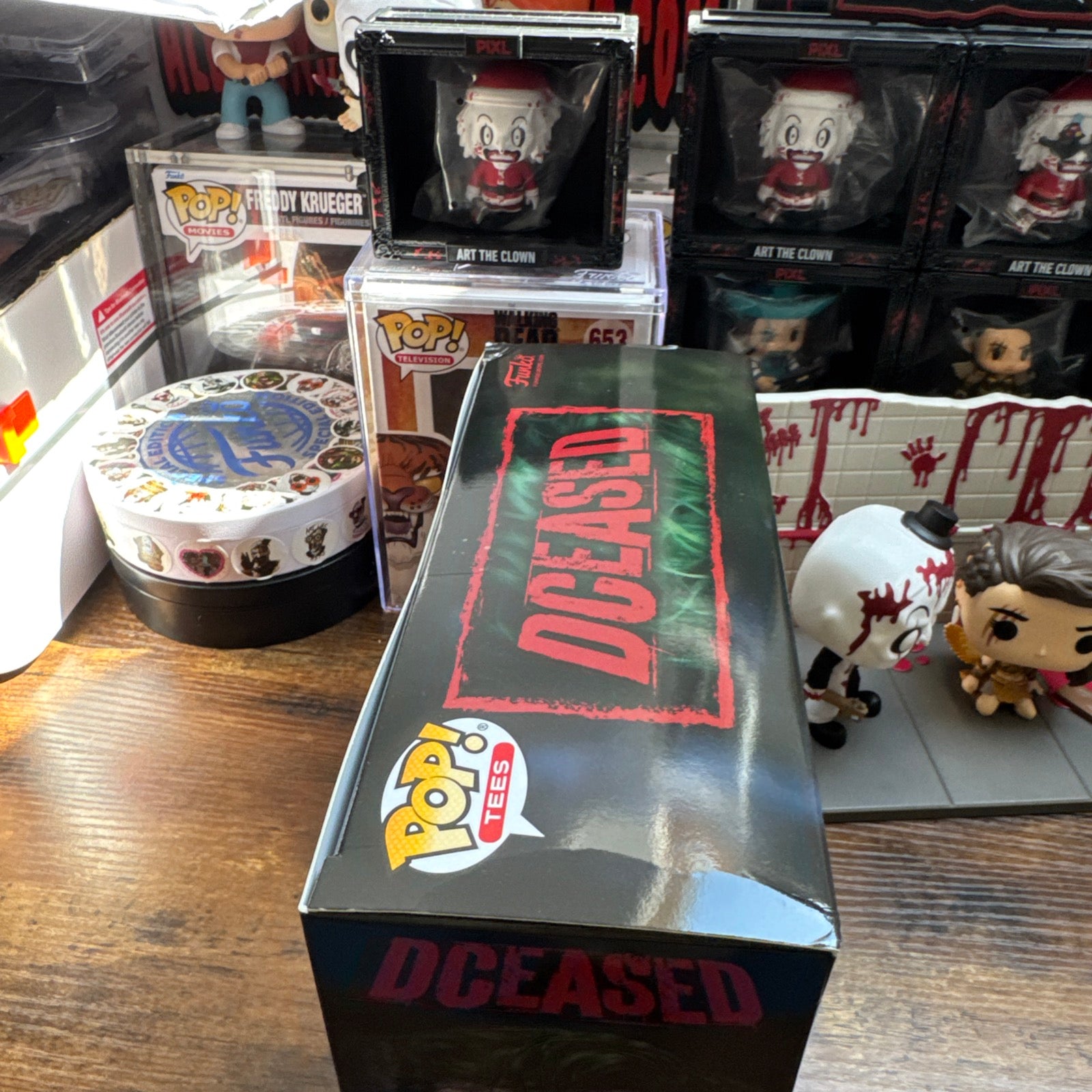 Dceased Joker Pop & Tee Blacklight Size XL