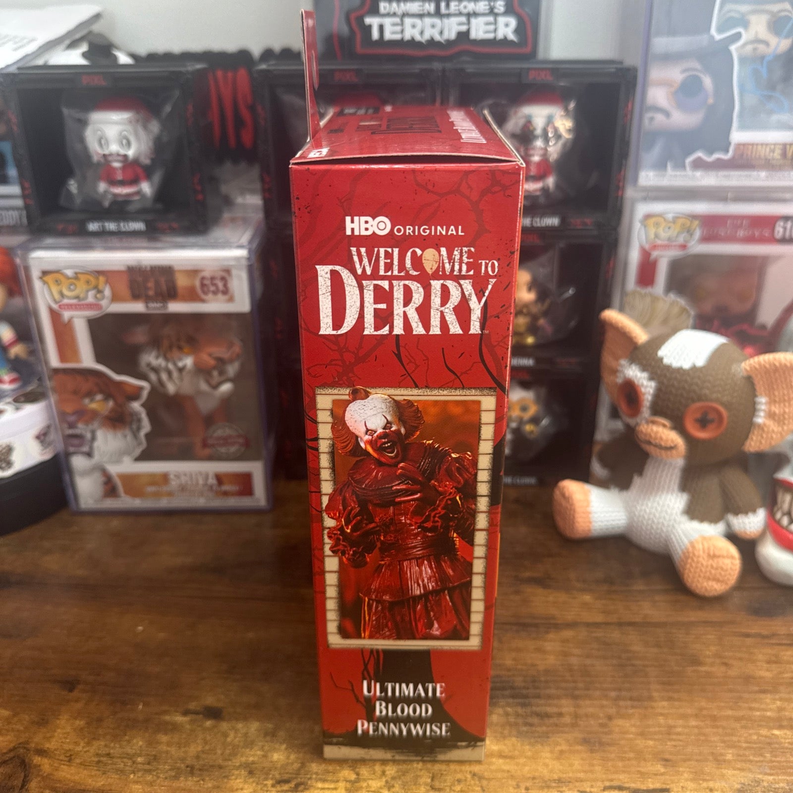 Ultimate Blood Pennywise 7” Figure Welcome To Derry
