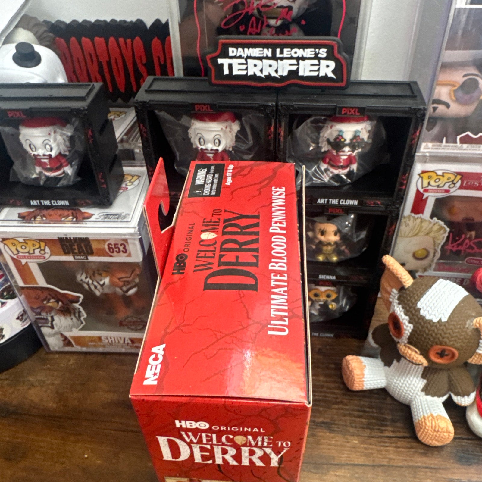 Ultimate Blood Pennywise 7” Figure Welcome To Derry